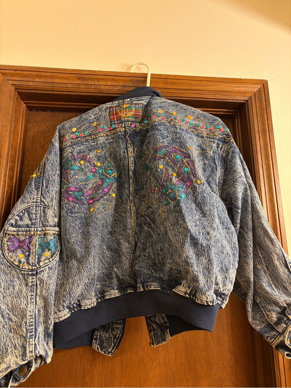 Vintage-Inspired Embroidered Acid-Wash Denim Jacket - Blue